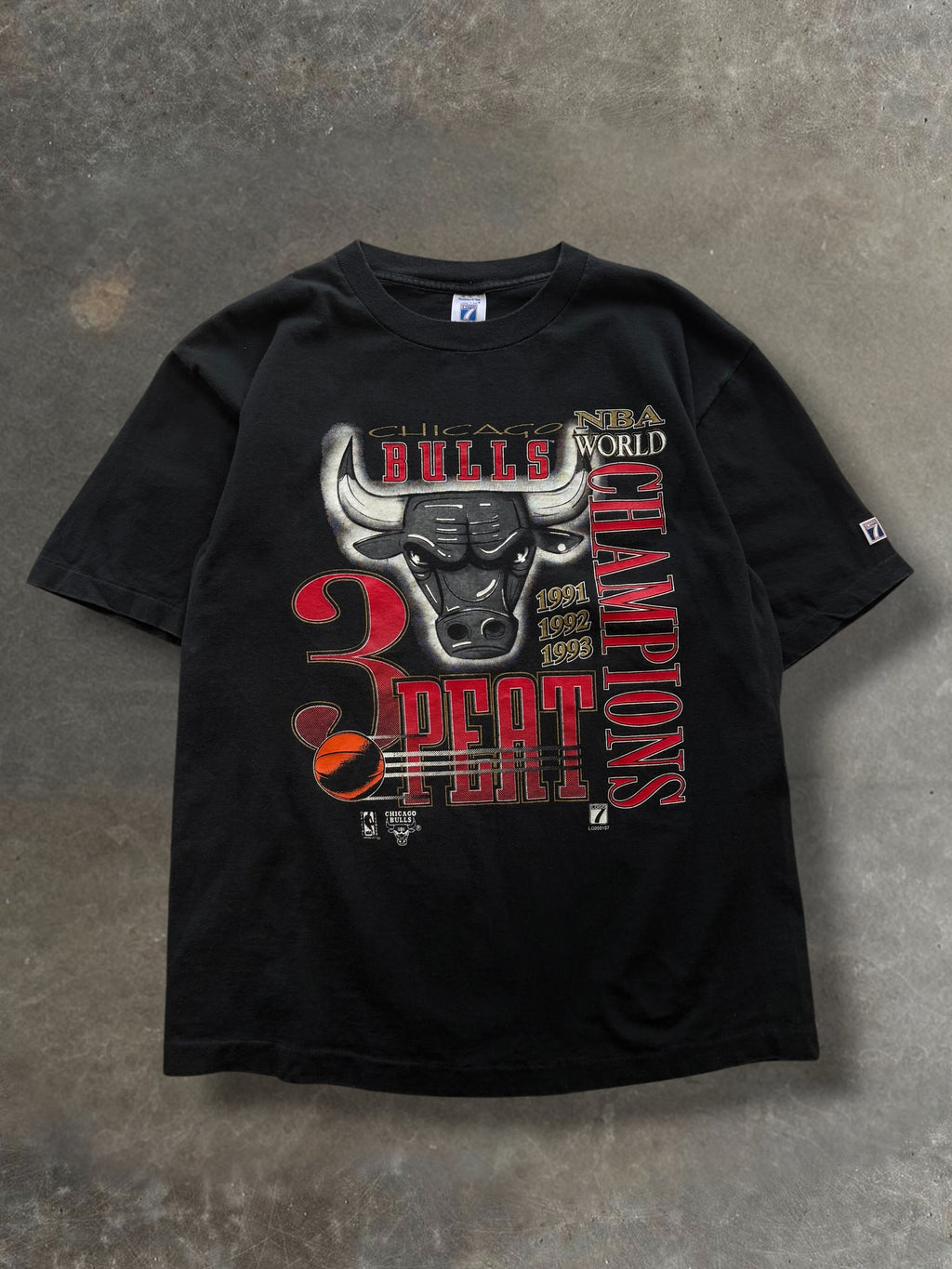 '93 Bulls 3Peat Champions Tee Sz. L