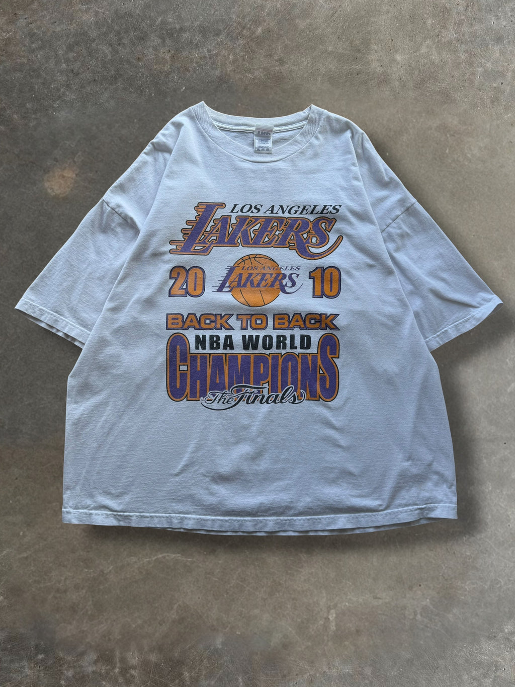 '10 Lakers Back 2 Back Champs Tee Sz. XXXL