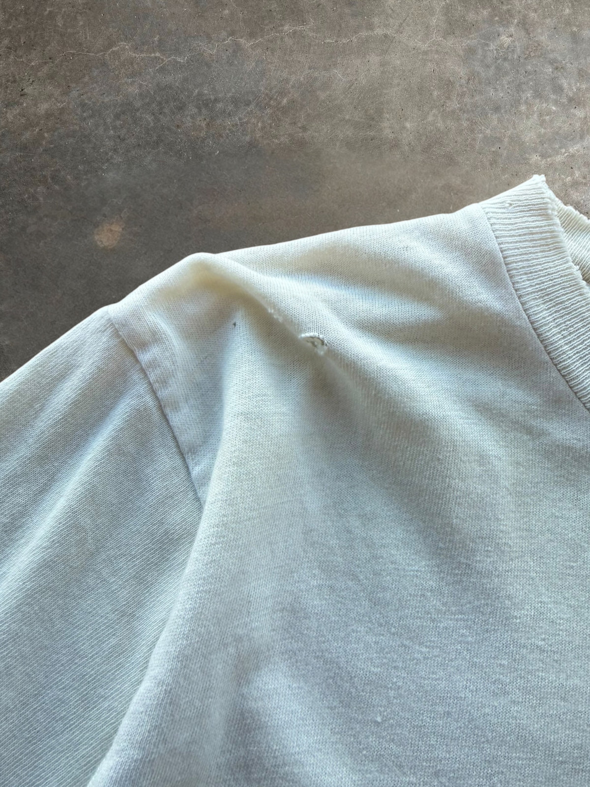 '93 Looney Tunes Crew Wrap Around Tee Sz. L